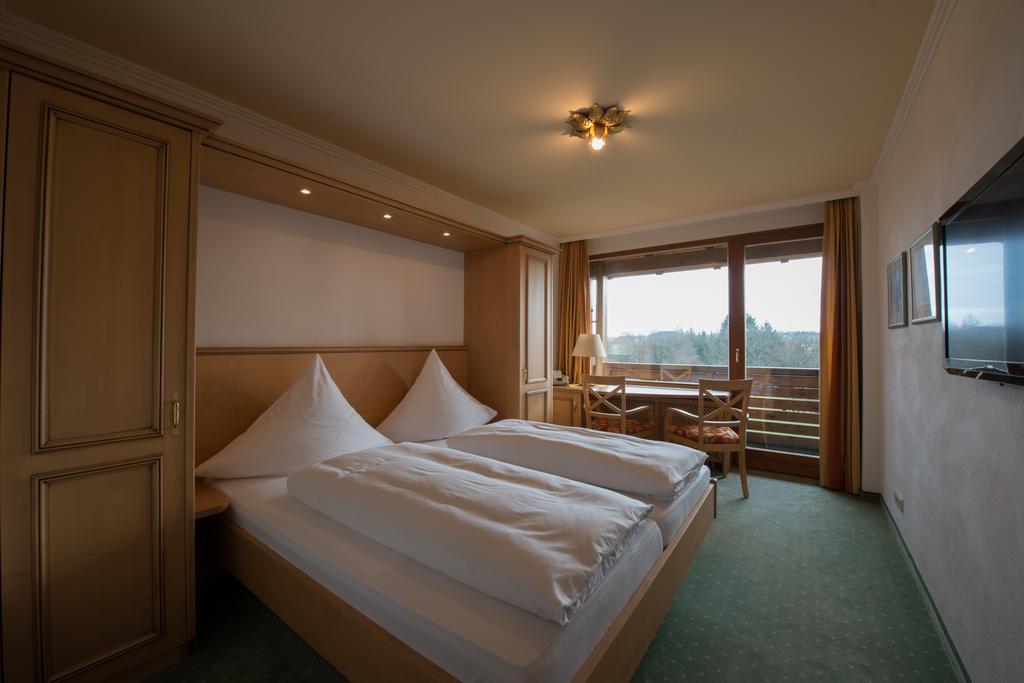 אוטובוירן Hotel St. Ulrich Garni חדר תמונה